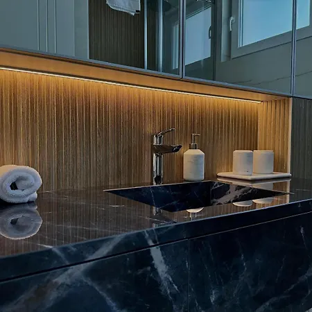 Luxury Risus With Free Private Parking