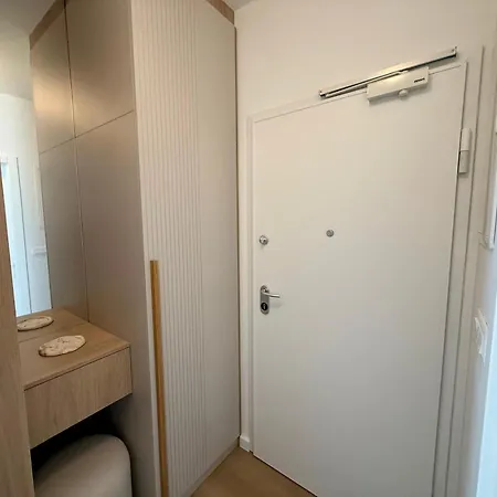 Luxury Risus With Free Private Parking